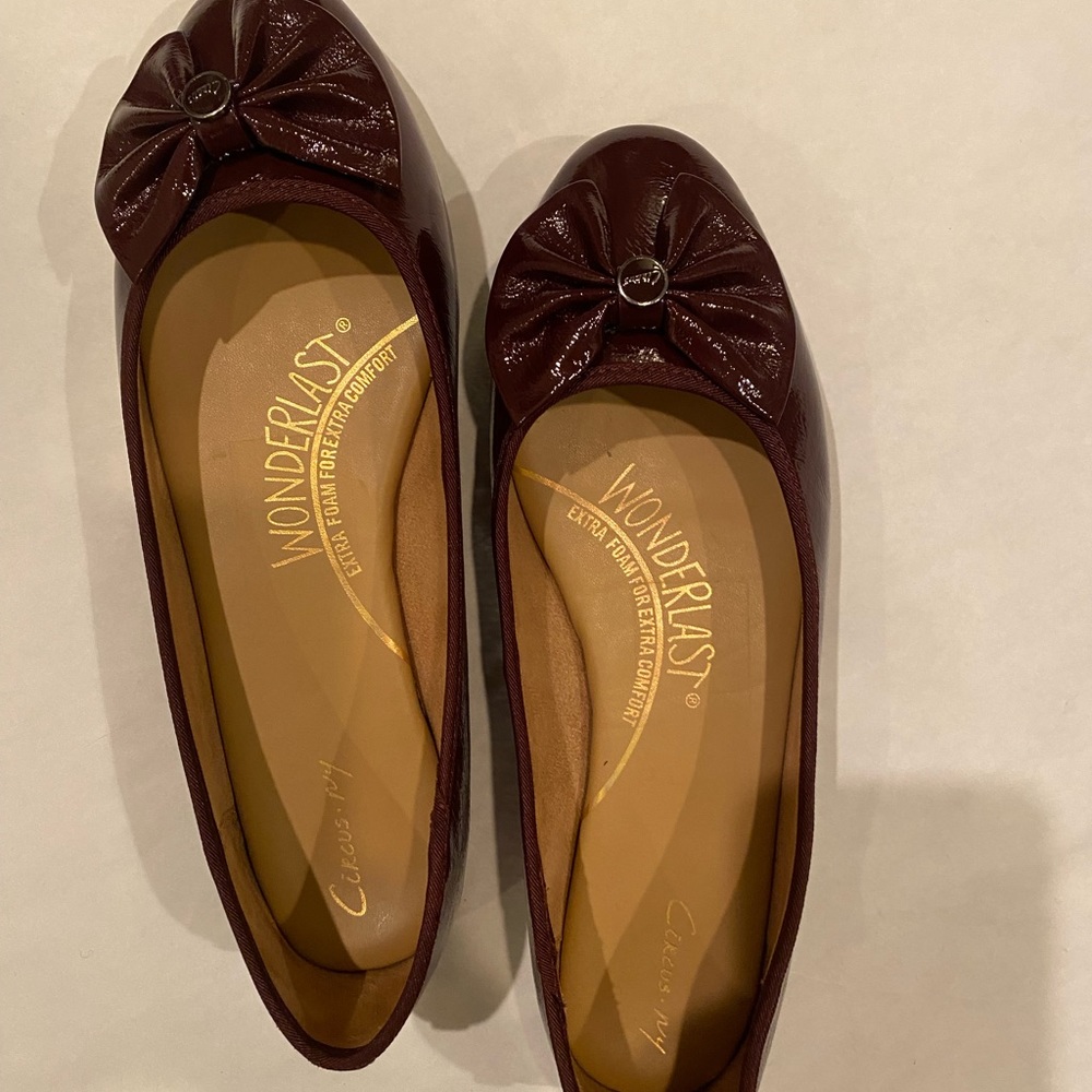 Circus NY x Sam Edelman ‘Carmen’ Black Gloss Flats In burgundy patent  10M